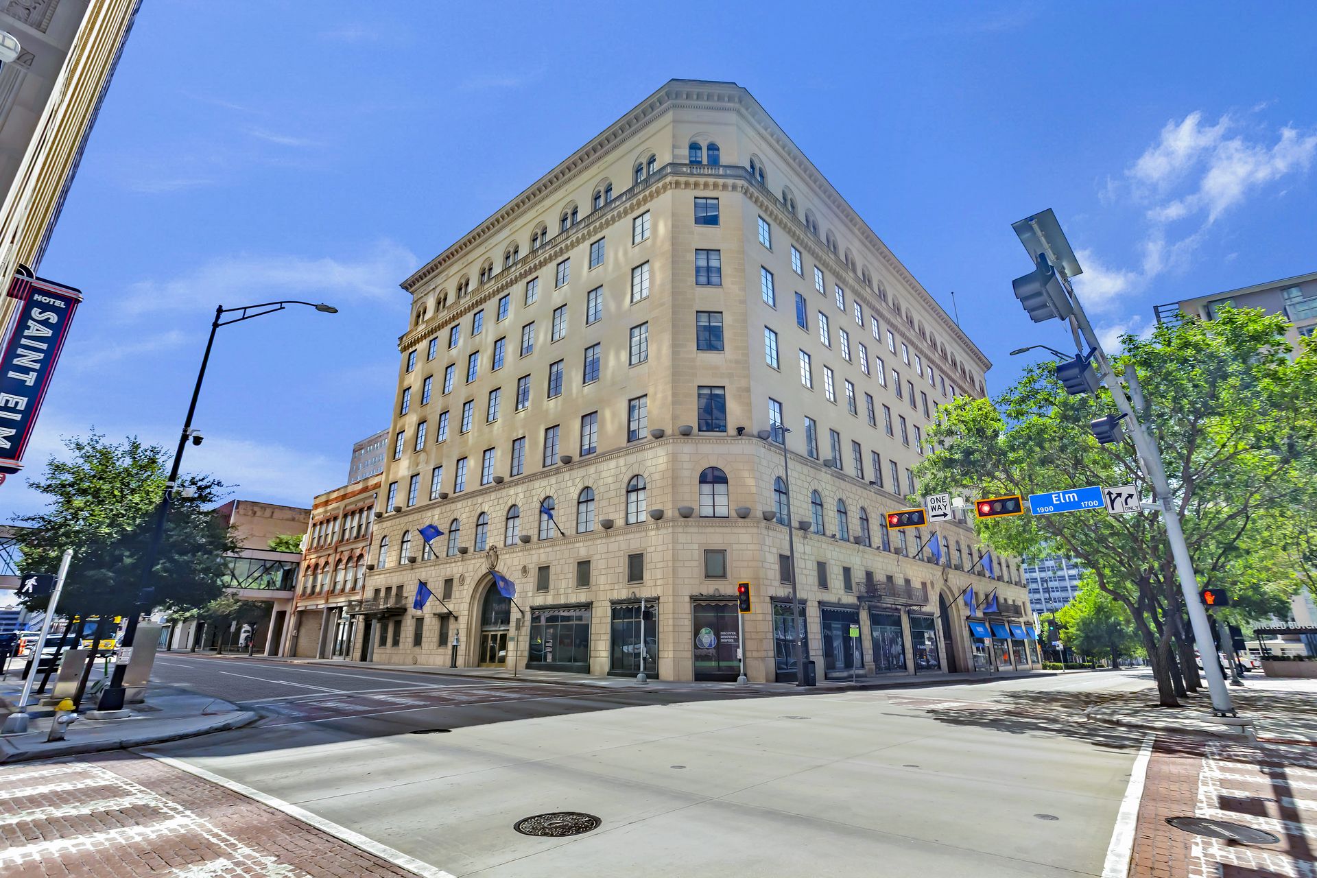 The 1900 Elm building at the corner of Elm and St. Paul in daylight